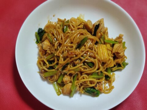 チキンと小松菜とヤングコーンの焼きそば